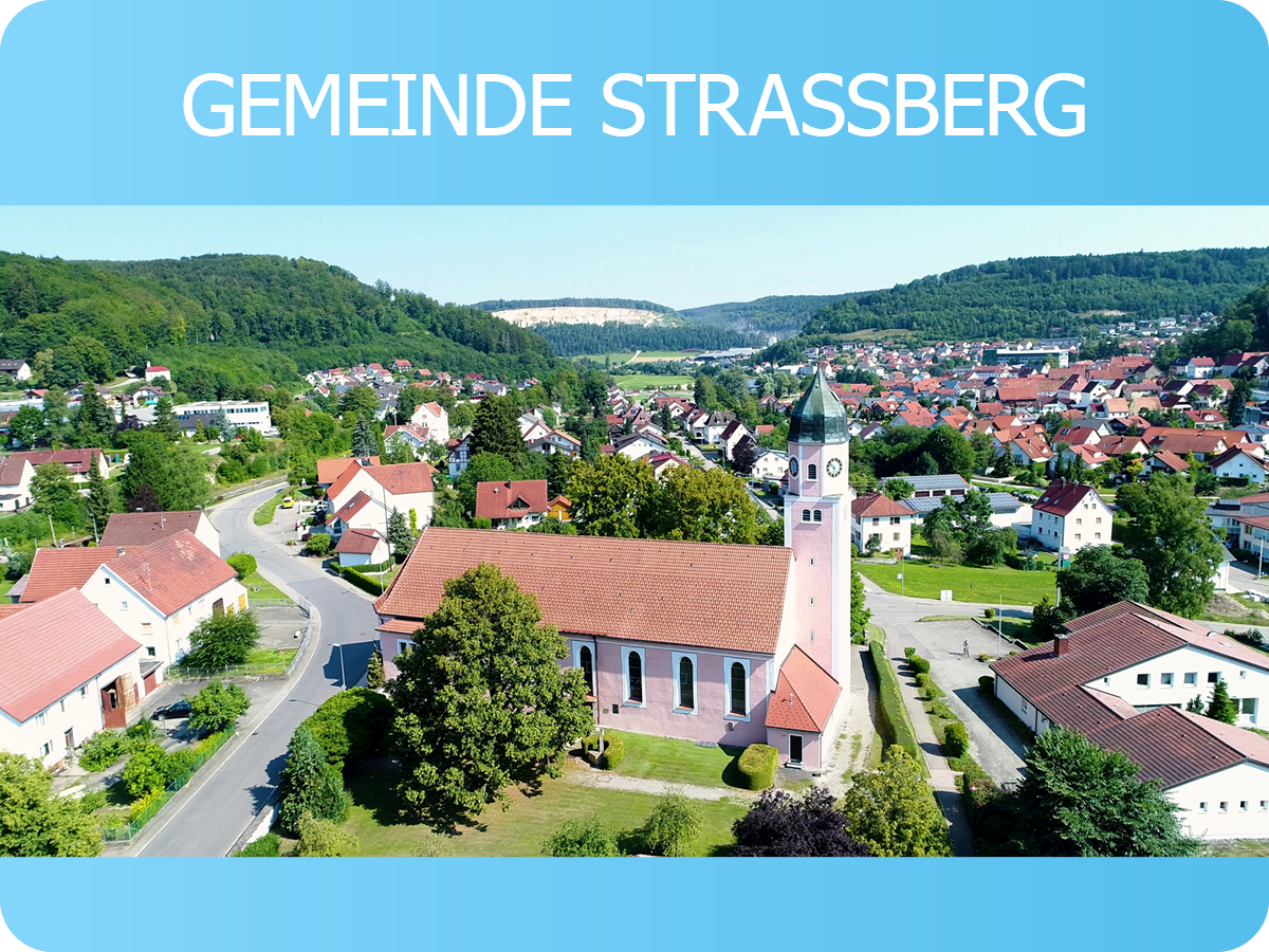 Luftbildaufnahme auf die Gemeinde Straßberg mit der Pfarrkirche Sankt Verena im Vordergrund