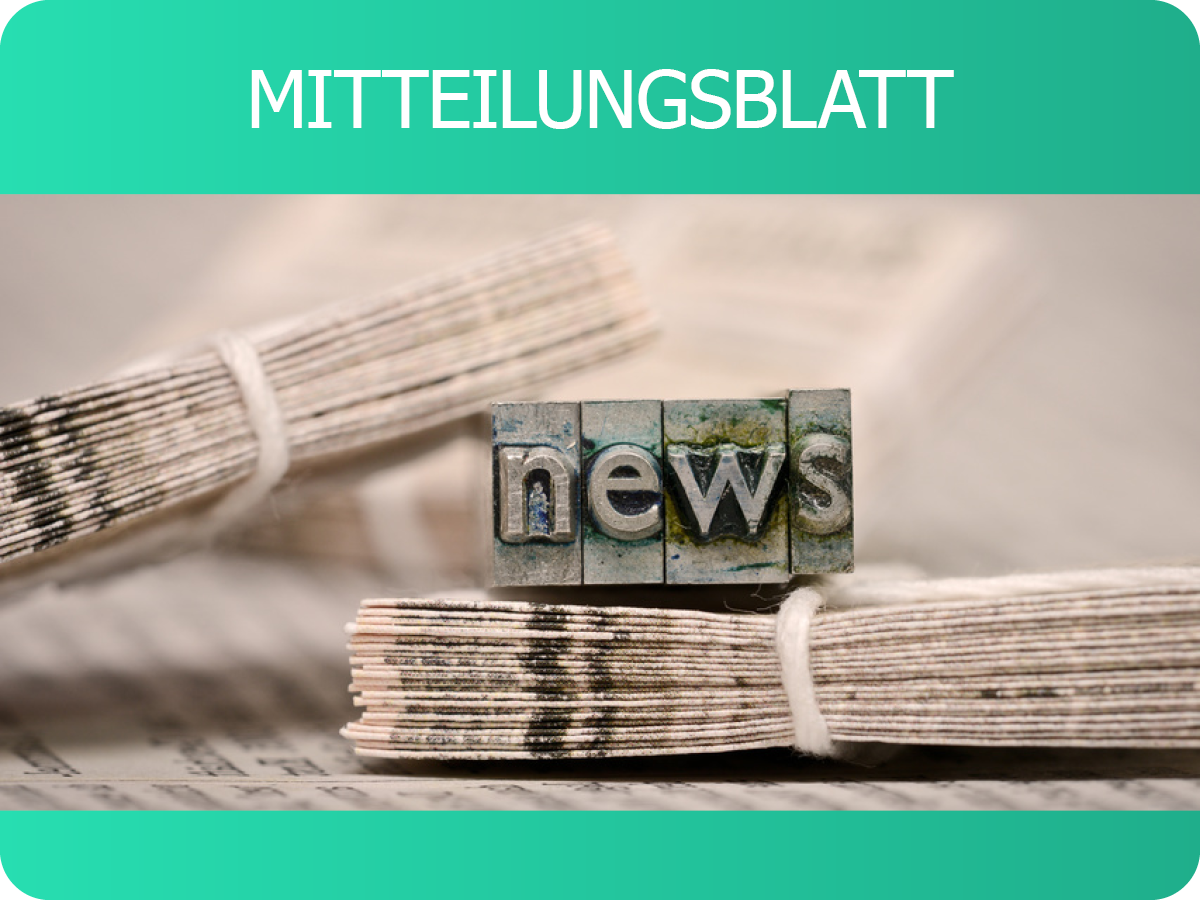 Bündel mit Zeitungen und Bleisatzbuchstaben