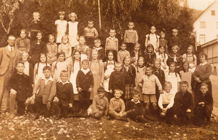 Historische Klassenaufnahme einer Schulklasse in Kaiseringen