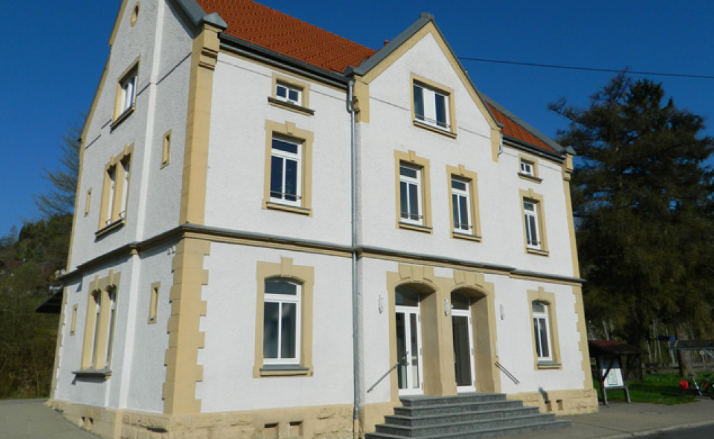 Bild von dem Bahnhofsgebäude in Straßberg