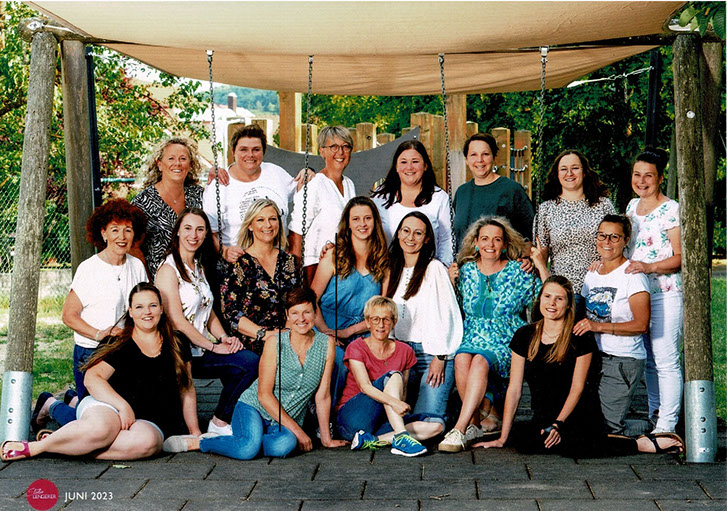 Gruppenfoto von dem Kindergartenteam des Kindergartens Schmeienzwerge