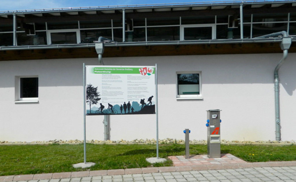 Wohnmobilstellplatz bei der Schmeienhalle mit der Platzordnung